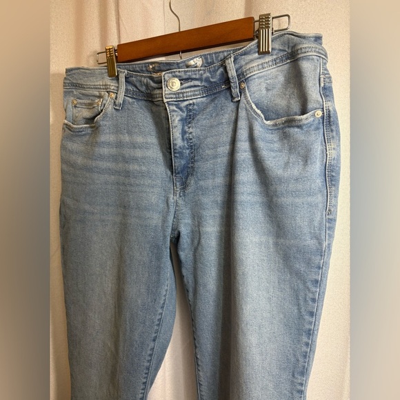 Women's Seven7 Plus Size 16 Light Wash Straight‎ Jeans EUC 0405 - Picture 2 of 11